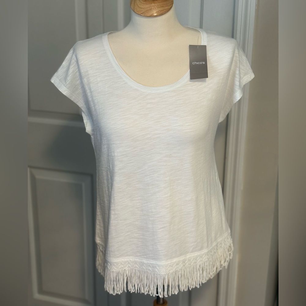 NWT CHICO’s WHITE FRINGE TEE TOP SHORT SLEEVE, size 0 (small/medium)